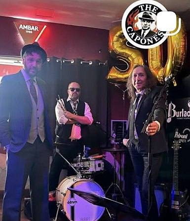 The Capones tocando en el Burladero
